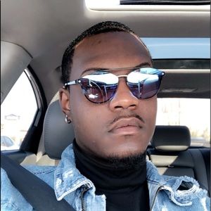 Meet your Posher, Devin